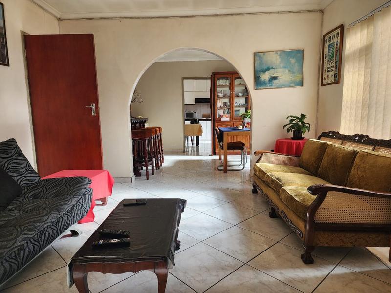5 Bedroom Property for Sale in Belgravia Western Cape